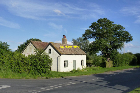 Photo 6"x4" Cottage at Red Mill Bridge  Haltham c2012