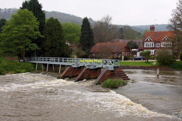 Photo 6"x4" A weir at Streatley Streatley\/SU5980 c2012