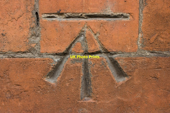 Photo 6"x4" Cut Bench Mark, Lord Leycester Hotel Warwick c2012