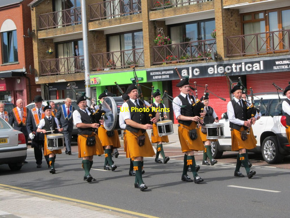 Photo 6"x4" The Crimson Arrow Pipe Band of Newcastle parading along Main Street Newcastle\/J3732 c2012