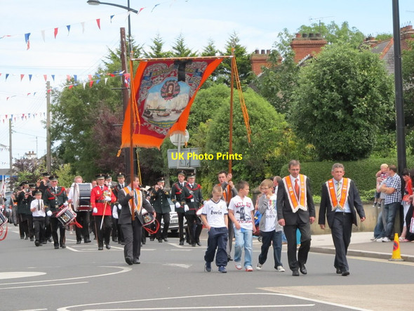 Photo 6"x4" The banner of the Derryogue Defenders LOL No 424 of Kilkeel Kilkeel c2012