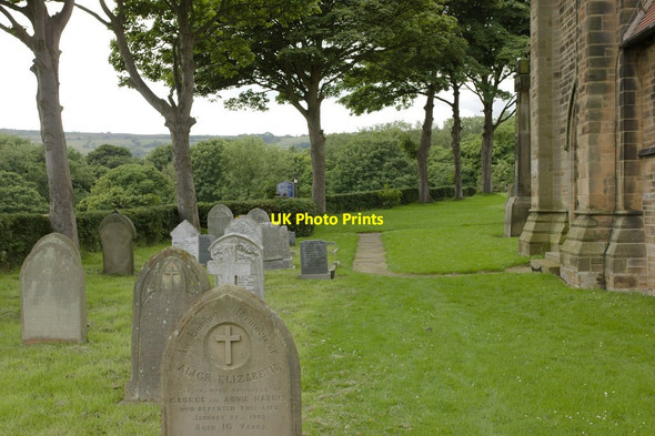 Photo 6"x4" St Stephen's Churchyard Fylingthorpe c2012