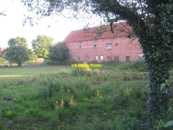 Photo 6"x4" Derelict farm buildings Rampton\/SK7978 c2012