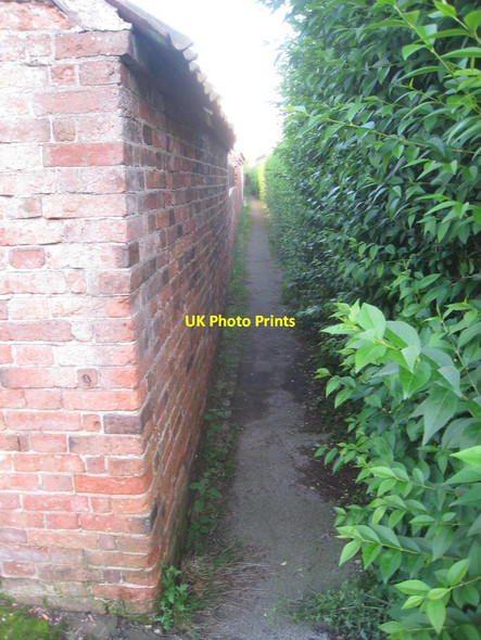 Photo 6"x4" Narrow path, Rampton Rampton\/SK7978 c2012