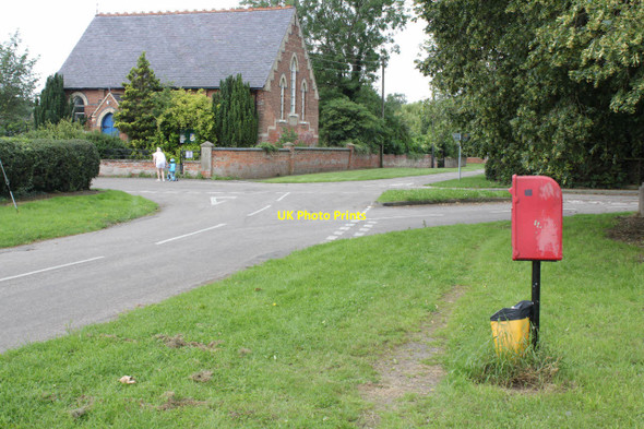 Photo 6"x4" South Clifton postbox (ref. NG23 148)  South Clifton c2012