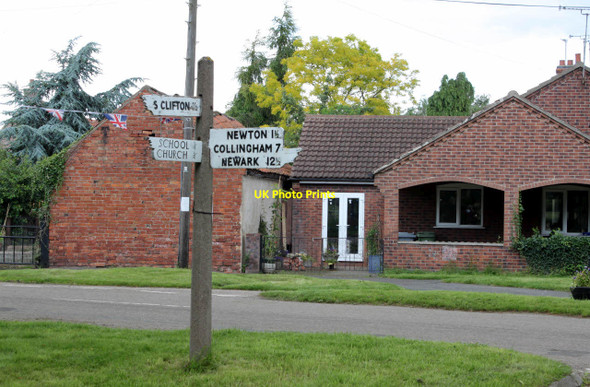 Photo 6"x4" Fingerpost, North Clifton  North Clifton c2012