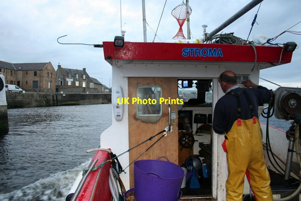 Photo 6"x4" Preparing to berth in Lossiemouth harbour Lossiemouth c2012