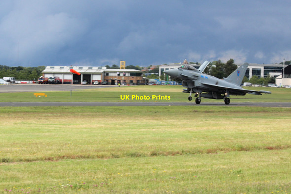 Photo 6"x4" Typhoon landing, Farnborough Air Show 2012 Farnborough\/SU8754 c2012