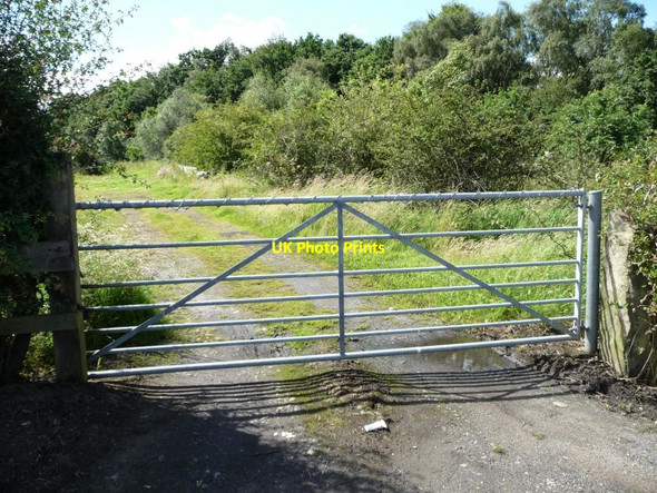 Photo 6"x4" Gated track off Wike Ridge Lane Shadwell\/SE3439 c2012