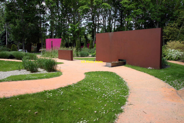 Photo 6"x4" Ornamental metal wall in the Festival Gardens Spalding c2012