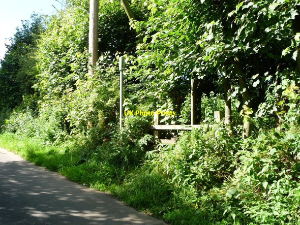 Photo 6"x4" Entrance to footpath, Brandon Crescent Shadwell\/SE3439 c2012