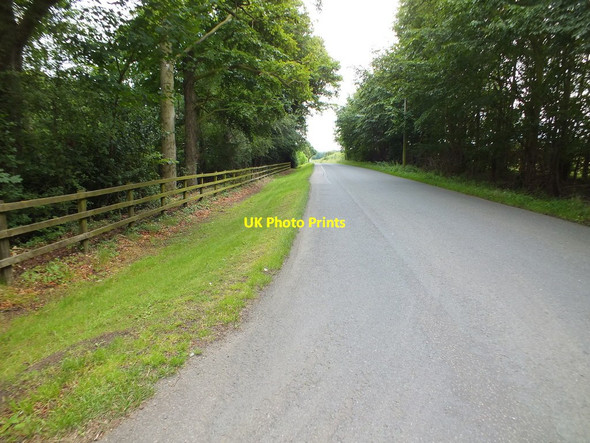 Photo 6"x4" Straight fence Streatley\/TL0728 c2012
