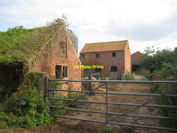 Photo 6"x4" Farmyard at Cromwell Cromwell c2012