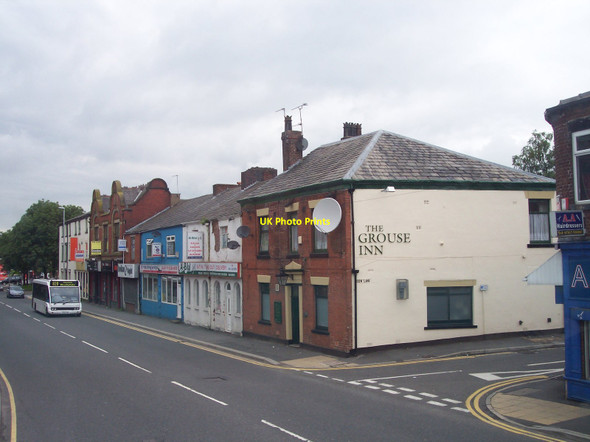 Photo 6"x4" The Grouse Inn on Lees Road Oldham c2012