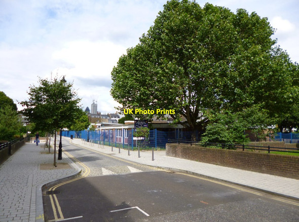Photo 6"x4" Southwark, primary school London c2012