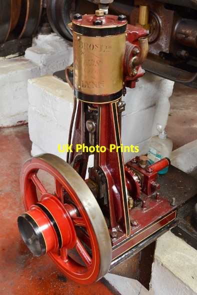 Photo 6"x4" Small Vertical Engine Buckenham c2012