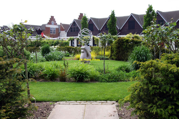 Photo 6"x4" Sculpture in the gardens Spalding c2012