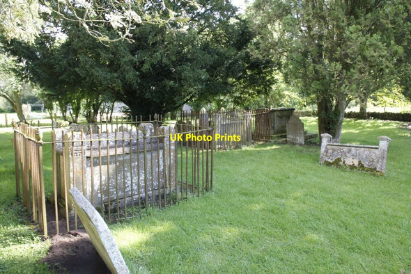 Photo 6"x4" Tombs on the east end Lechlade on Thames c2012