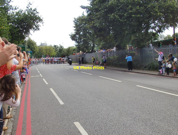 Photo 6"x4" The Olympic road race at Rosslyn Park Barnes c2012