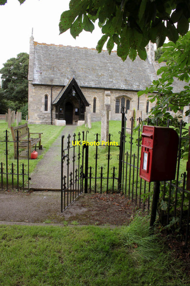Photo 6"x4" Girton churchyard and Girton postbox (ref. NG23 41)  Girton\/SK8266 c2012