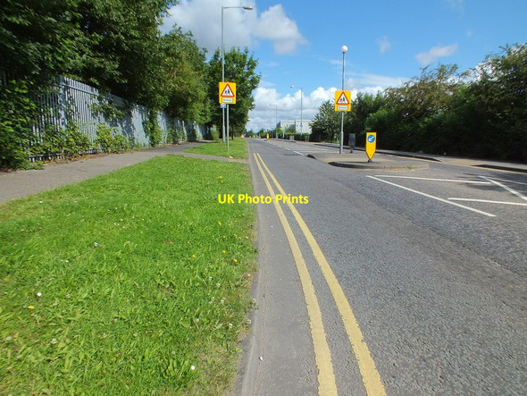 Photo 6"x4" Luton: Sundon Park Road Sundon Park c2012