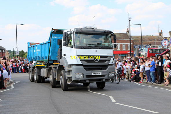 Photo 6"x4" Business as Usual, Southgate, London N14 Southgate\/TQ3094 c2012