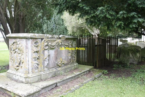 Photo 6"x4" William Nash's Tomb Lechlade on Thames c2012