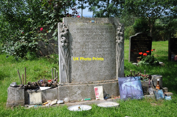 Photo 6"x4" John Bonham's grave Rushock\/SO8871 c2012