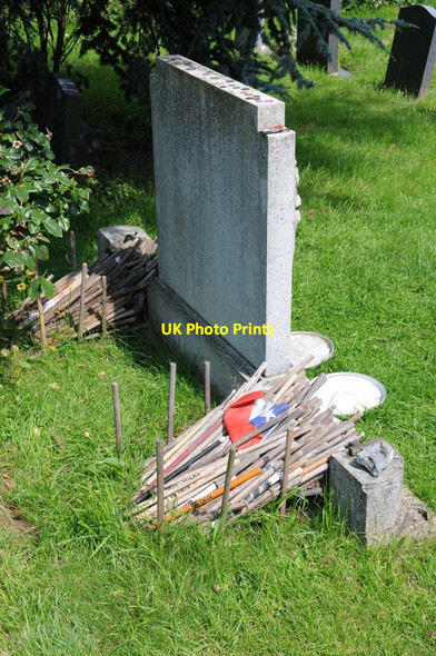 Photo 6"x4" Drumsticks on John Bonham's grave Rushock\/SO8871 c2012