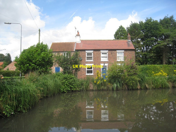 Photo 6"x4" House by the pond in Wetwang Wetwang c2012