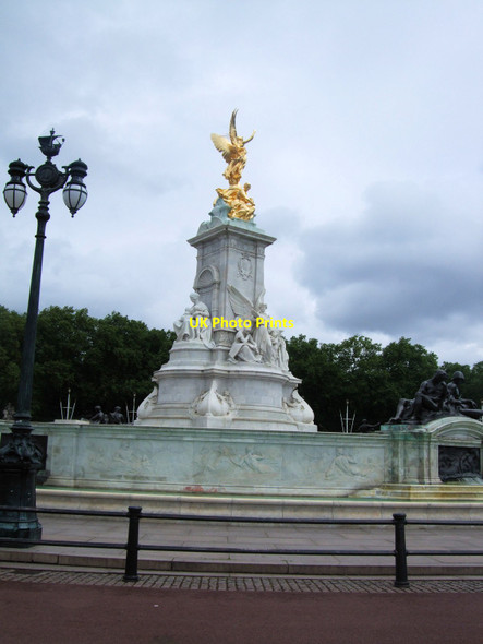 Photo 6"x4" Queen Victoria memorial Westminster c2012