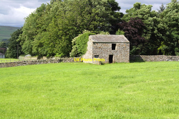 Photo 6"x4" Barn on south side of A684 Aysgarth c2012