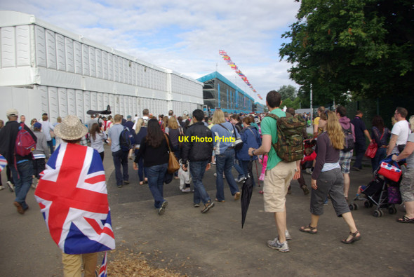 Photo 6"x4" Spectators arrive - Eton Dorney Boveney c2012