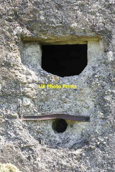 Photo 6"x4" One below the embrasure Lechlade on Thames c2012