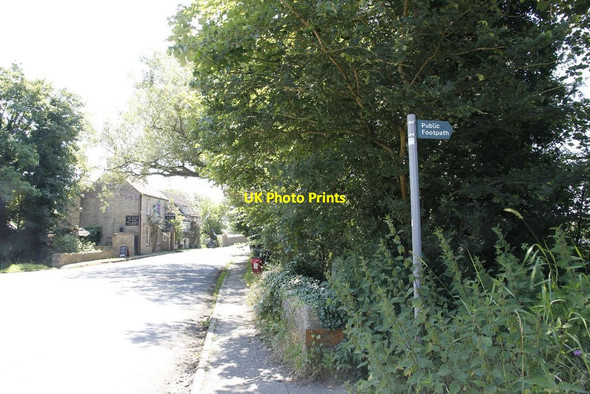 Photo 6"x4" Trout Inn by the bridge Lechlade on Thames c2012