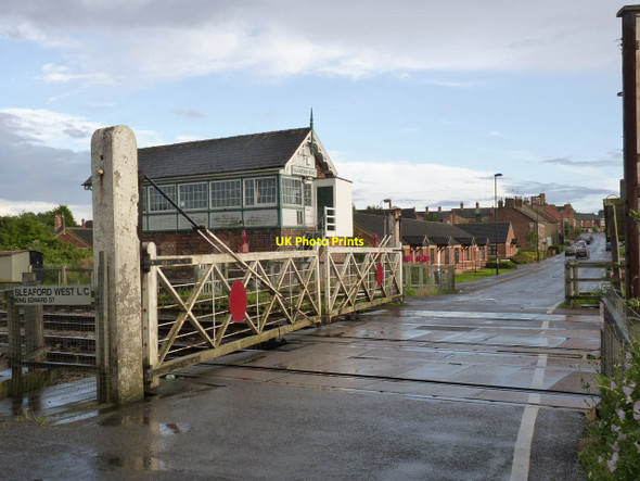 Photo 6"x4" Sleaford West level crossing and signal box  Sleaford\/TF0645 c2012
