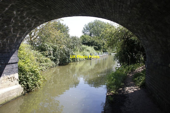 Photo 6"x4" Cut under the arch Lechlade on Thames c2012