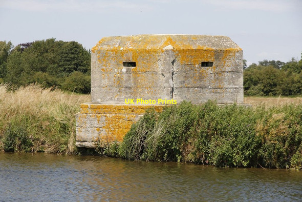 Photo 6"x4" Closer shot of the pillbox Lechlade on Thames c2012