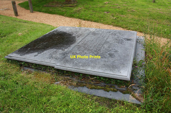 Photo 6"x4" St Mary, Pakenham - Grave Pakenham c2012