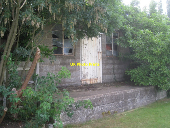 Photo 6"x4" Well disguised nissen hut Laceby c2012