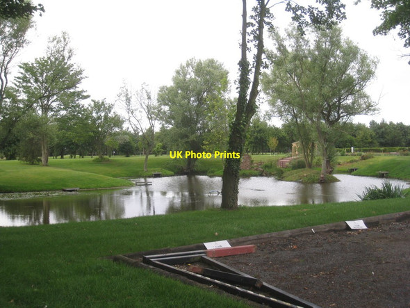 Photo 6"x4" The pond at Laceby Manor Golf Club Laceby c2012