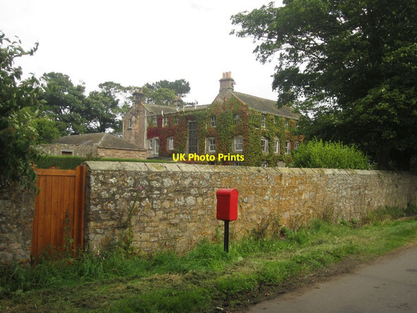 Photo 6"x4" Shoreston House and postbox Seahouses c2012