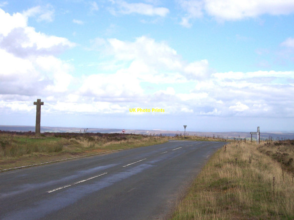 Photo 6"x4" Young Ralph Cross at Rosedale Head Westerdale\/NZ6605 c2012