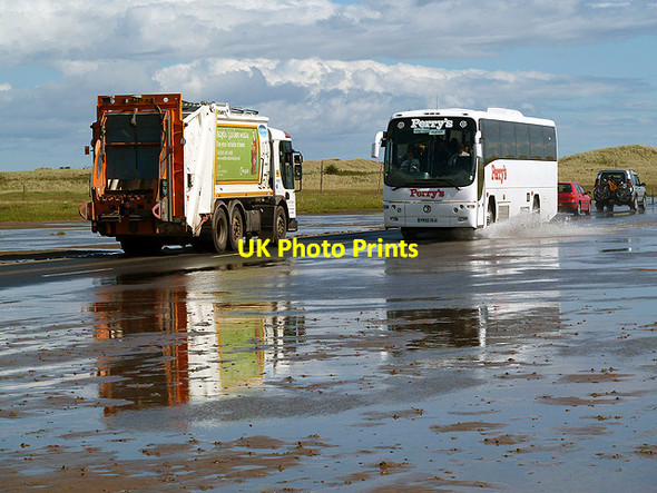 Photo 6"x4" Traffic on the Lindisfarne Causeway Beal\/NU0642 c2012