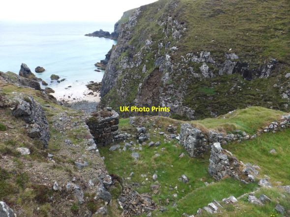 Photo 6"x4" Ruins lodged in the shelter of the gorge beneath Filislcleitir Filiscleitir c2012