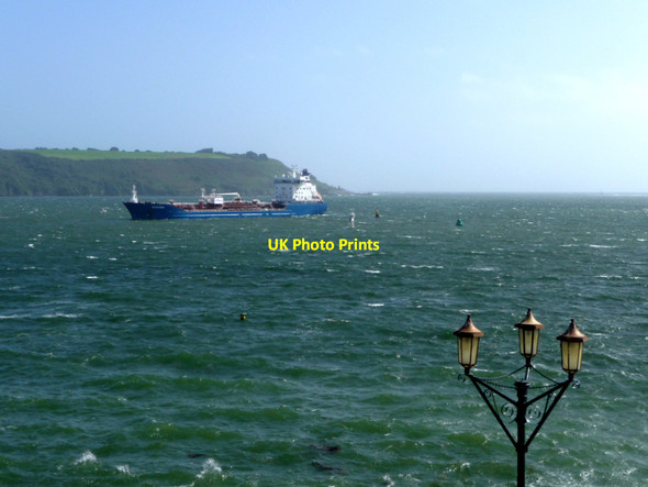 Photo 6"x4" Tanker approaching Plymouth Harbour, Devon Mount Batten c2012