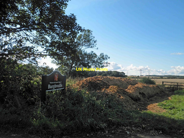 Photo 6"x4" Burghwallis village sign Burghwallis c2012