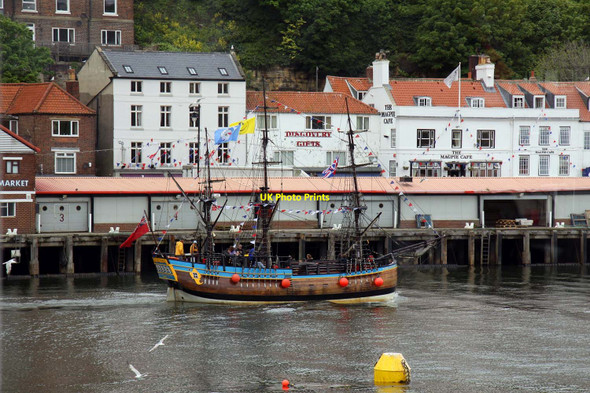 Photo 6"x4" The Bark Endeavour passes the Fish Market Whitby\/NZ8910 c2012