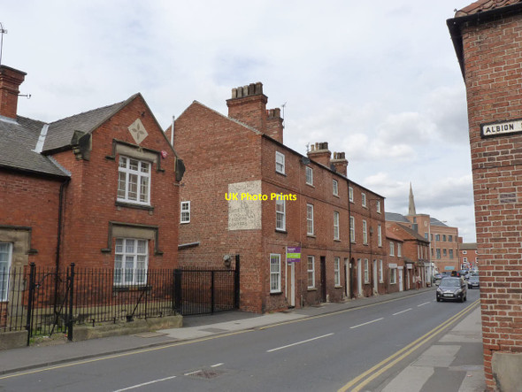 Photo 6"x4" Houses on Albert Street  Newark-on-Trent c2012