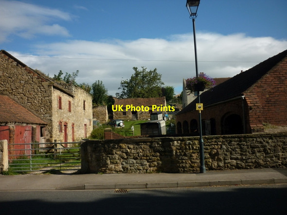 Photo 6"x4" Farm building on Estcourt Road, Darrington Darrington c2012